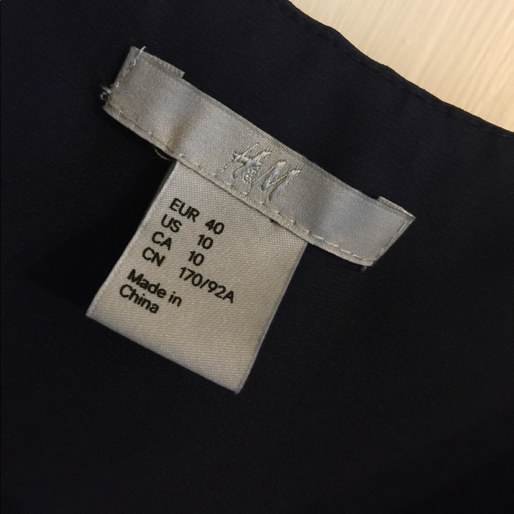 H&M top. - Picture 4 of 4